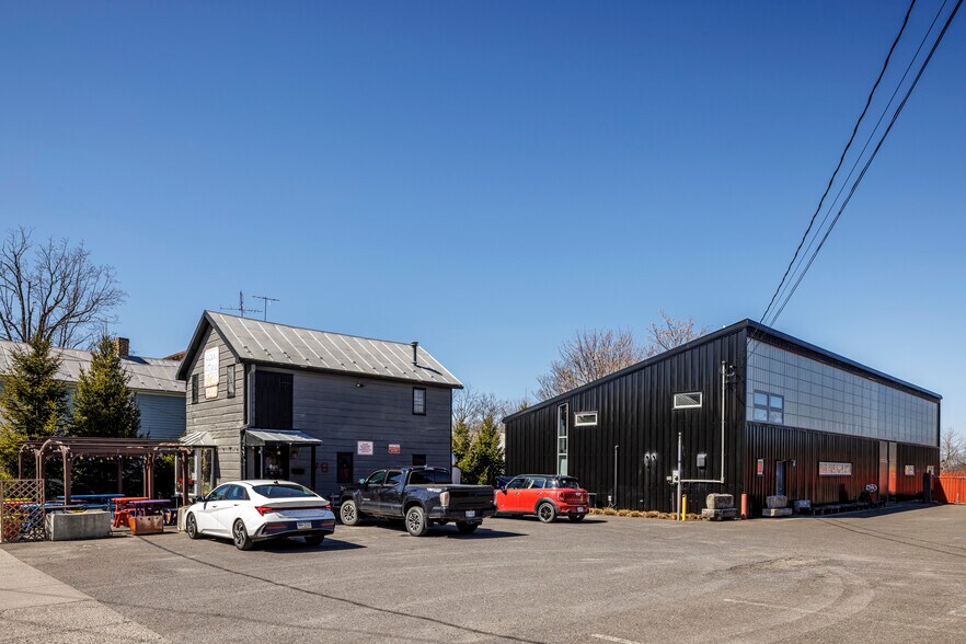 More Photos Of 78 Green St, Hudson Freestanding For Sale