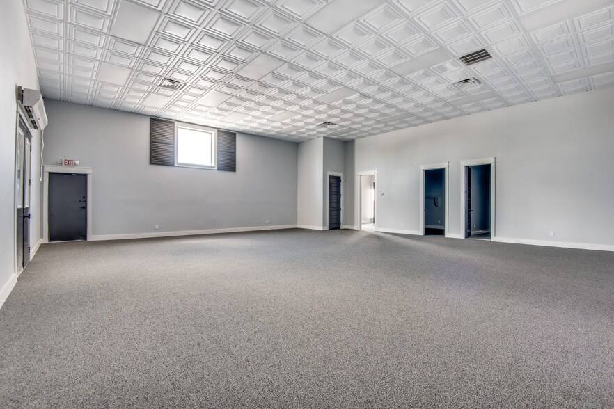 More Photos Of 13840 Denton Dr, Farmers Branch Warehouse For Sale