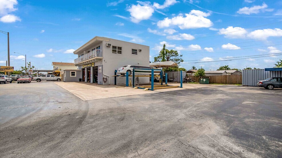 More Photos Of 250 NE 44th St, Oakland Park Auto Repair For Sale
