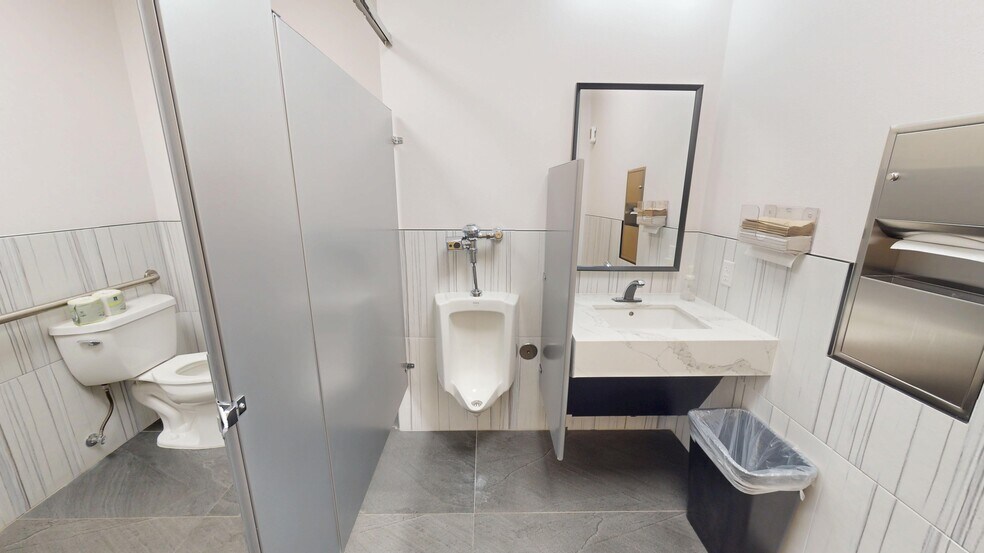 More Photos Of 8701 Menchaca Rd, Austin Medical For Lease