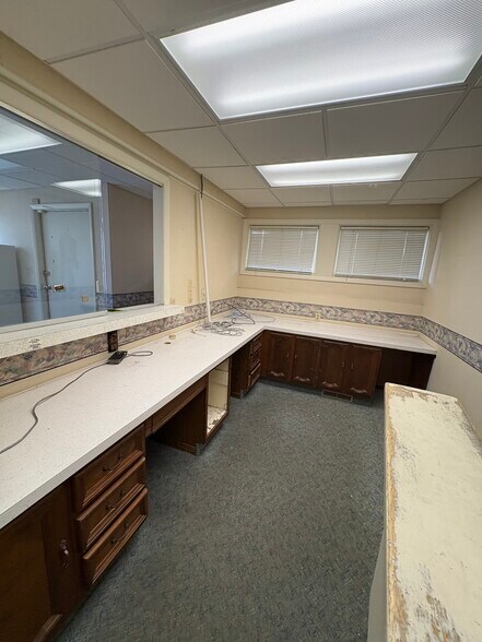 More Photos Of 2017 Sunset Blvd, Steubenville Office For Lease