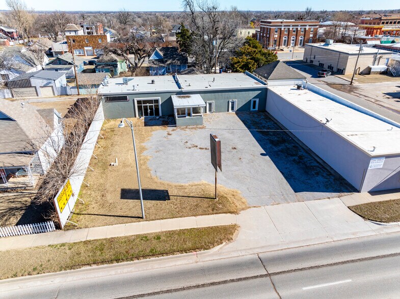 More Photos Of 306 N Choctaw Ave, El Reno Manufacturing For Sale