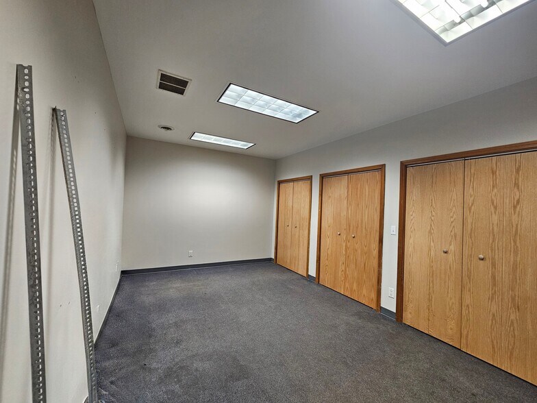 More Photos Of 3949 N River Rd, Freeland Office For Sale