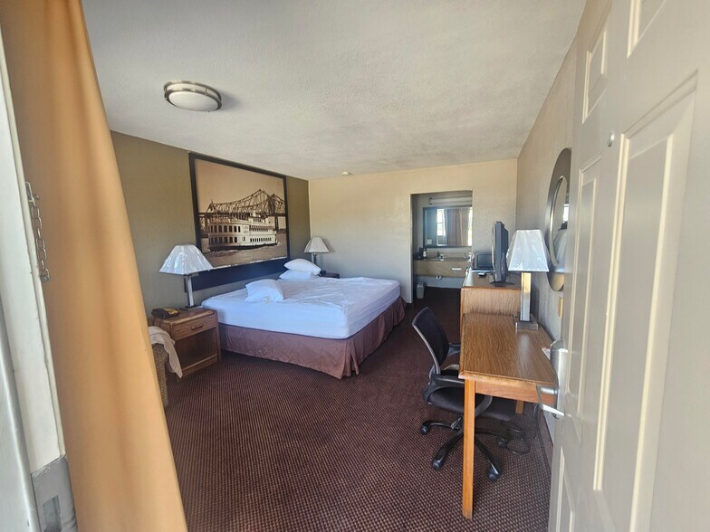 More Photos Of 144 Highway 65 S, Tallulah Hotel For Sale