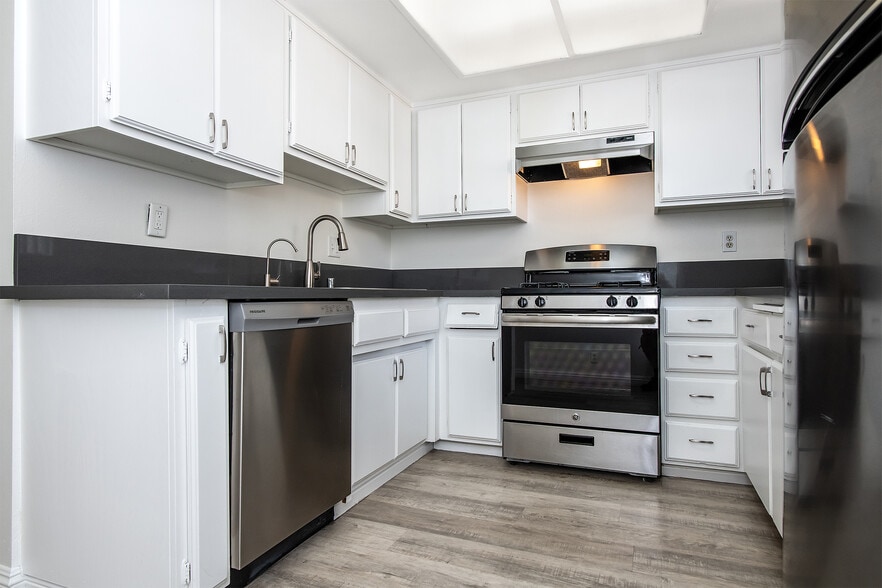 More Photos Of 433 N Louise St, Glendale Apartments For Sale