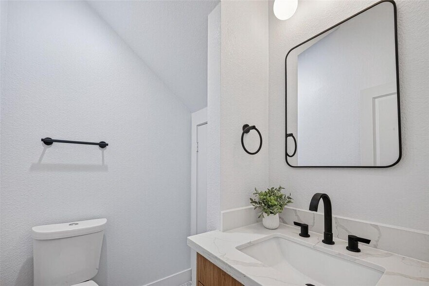 More Photos Of 7840 Nashville Unit A/B Street, Houston Apartments For Sale