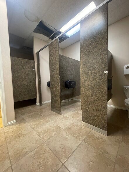 More Photos Of 1006 Aultman St, Ely Office For Sale