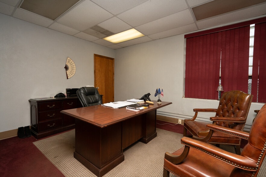 More Photos Of 1315 W 18th St, Anderson Warehouse For Lease