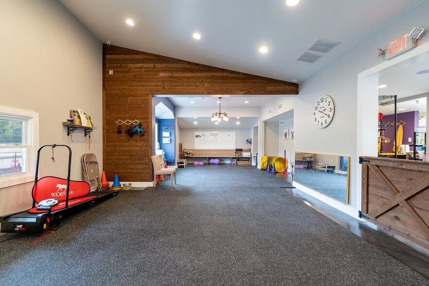 More Photos Of 12167 Lee Hwy, Sperryville Veterinarian Kennel For Sale