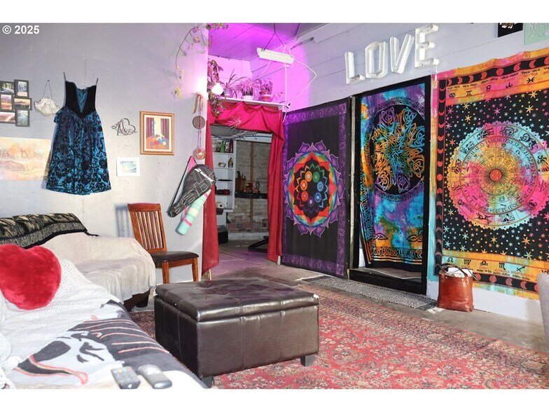 More Photos Of 2820 Broadway St, Baker City Flex For Sale