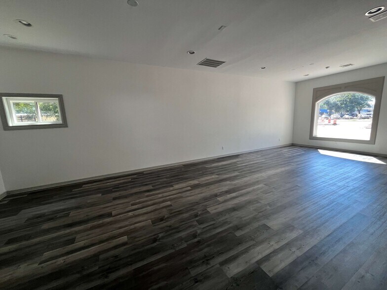 More Photos Of 1715 Northpark Dr, Kingwood Storefront For Lease