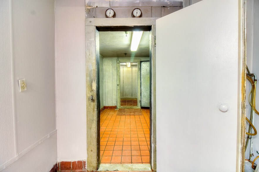 More Photos Of 2214 Mangum Rd, Houston Storefront Retail Office For Lease
