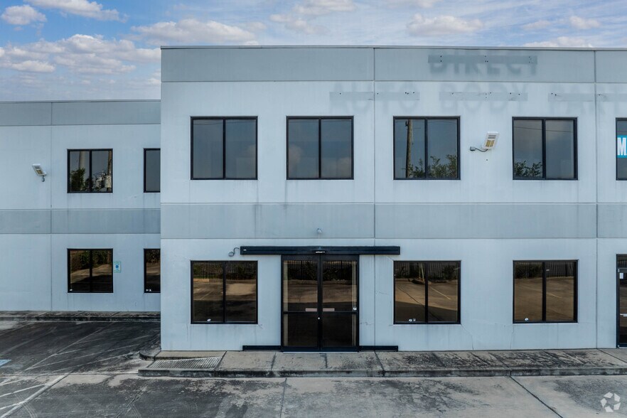 More Photos Of 11820 S Sam Houston Pkwy W, Houston Warehouse For Sale