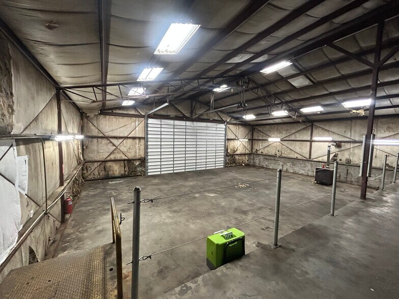 More Photos Of 3637 Oklahoma 51B, Porter Industrial For Lease