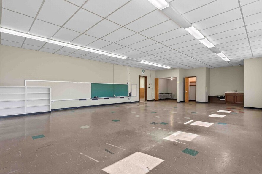 More Photos Of 301 E Main St, Knoxville Office For Lease