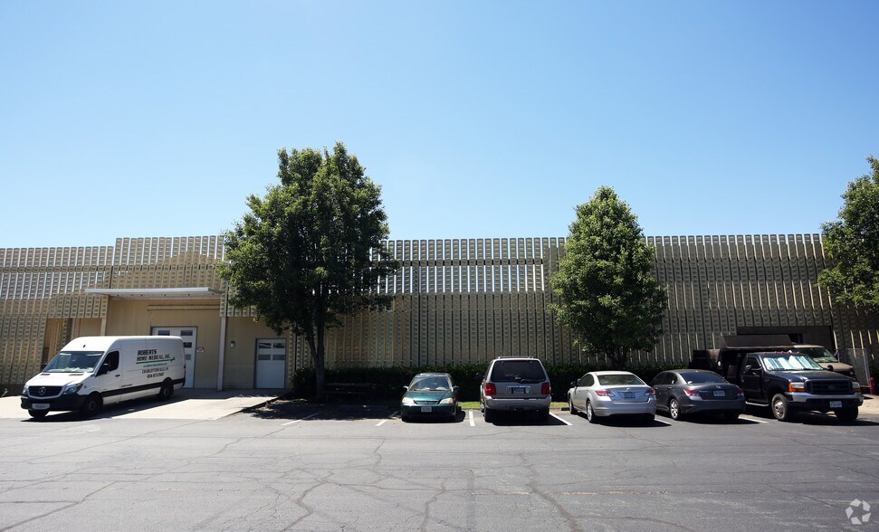 More Photos Of 1180 Seminole Trl, Charlottesville Warehouse For Lease