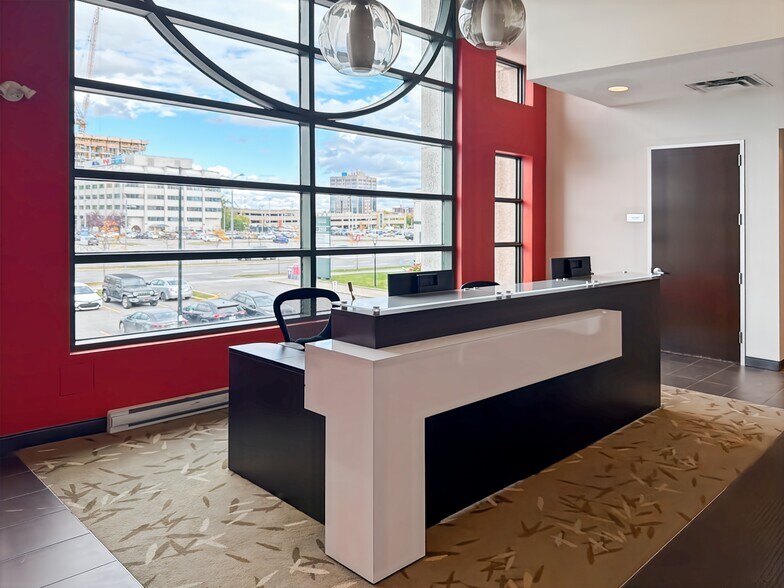 More Photos Of 2572 Boul Daniel Johnson, Laval Coworking Space