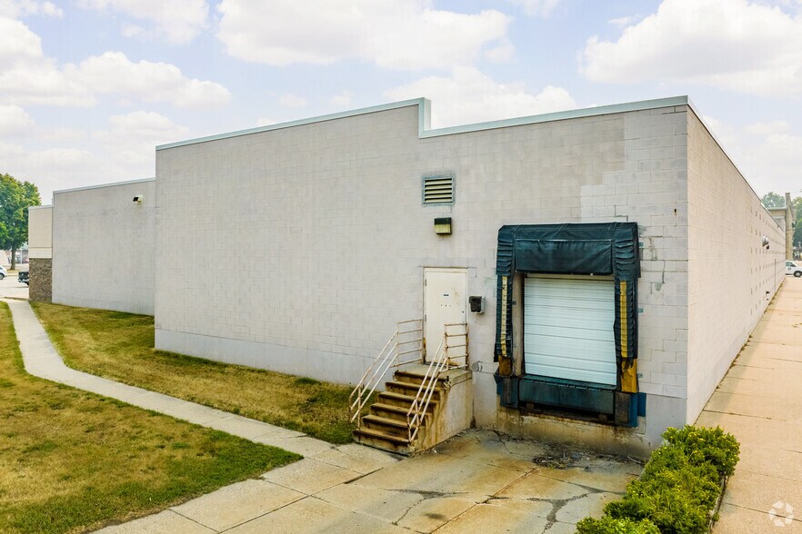 More Photos Of 106 W Oak St, Boscobel Supermarket For Sale