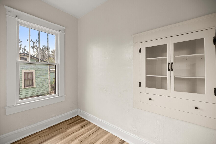 More Photos Of 7018 SE 222nd St, Hawthorne Flex For Sale