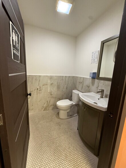 More Photos Of 3057 Coney Island Ave, Brooklyn Medical For Lease