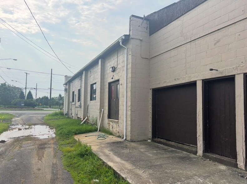More Photos Of 21 Route 45, Mannington Flex For Sale