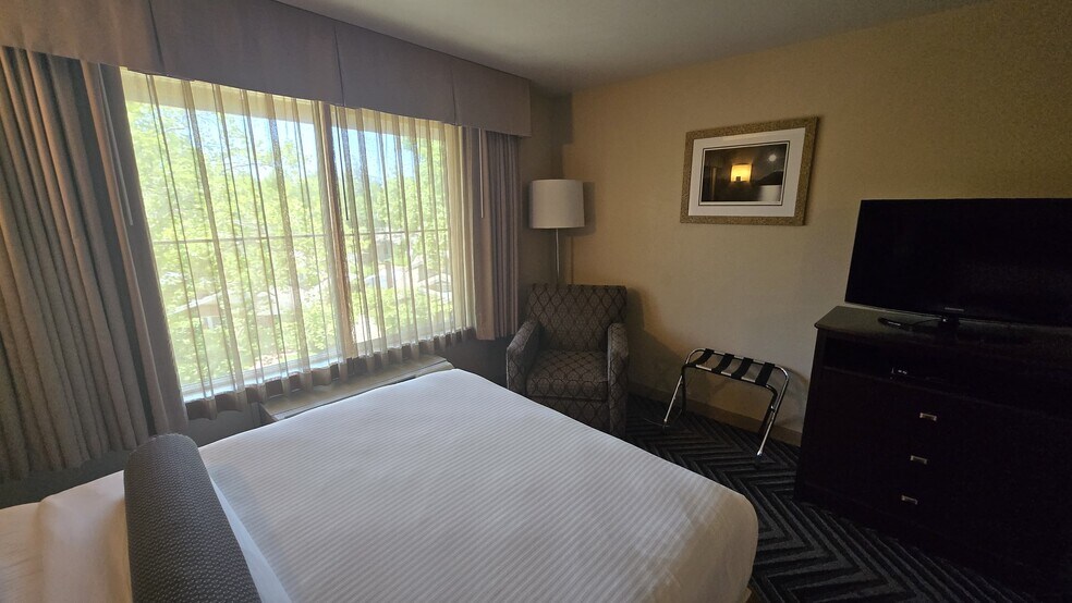 More Photos Of 2356 Stockton Blvd, Sacramento Hotel For Sale