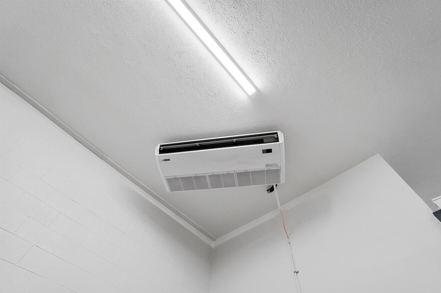 More Photos Of 1337 Commerce Dr, Stow Light Distribution For Sale