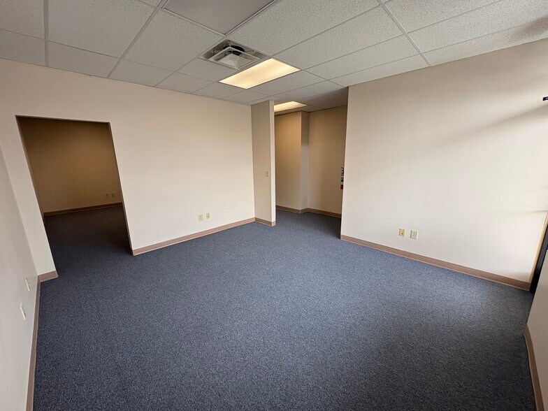More Photos Of 624 Guilford College Rd, Greensboro Office For Lease