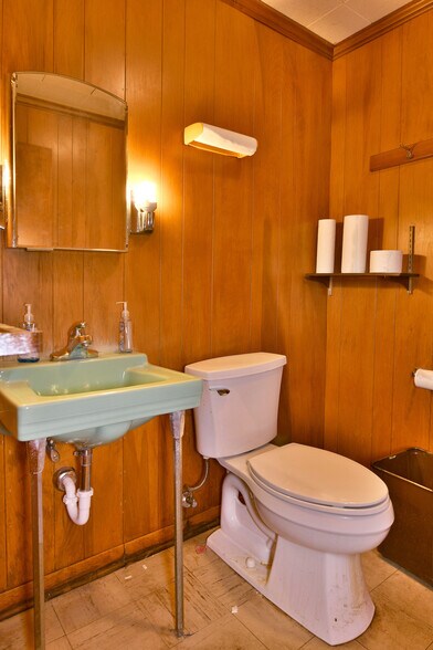 More Photos Of 696 Valley View Dr, Brookfield Office For Sale
