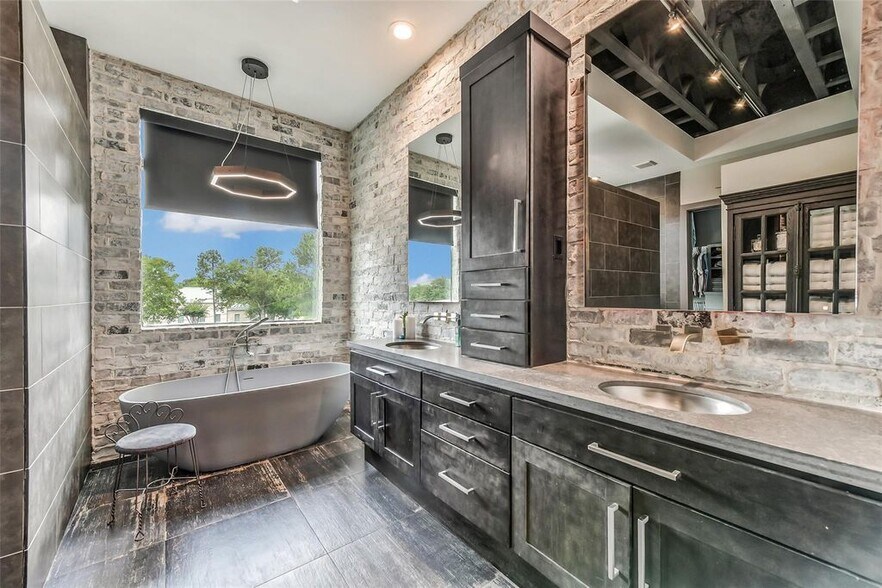 More Photos Of 316 Morningside Dr, Friendswood Loft Creative Space For Sale