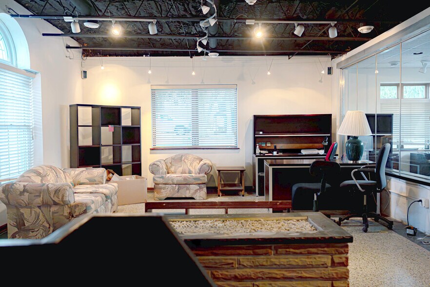 More Photos Of 1125 Noblestown Rd, Oakdale Warehouse For Sale