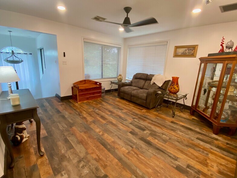 More Photos Of 2021 Art Museum Dr, Jacksonville Loft Creative Space For Sale