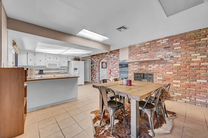 More Photos Of 6350 W Cheyenne Ave, Las Vegas Office For Sale
