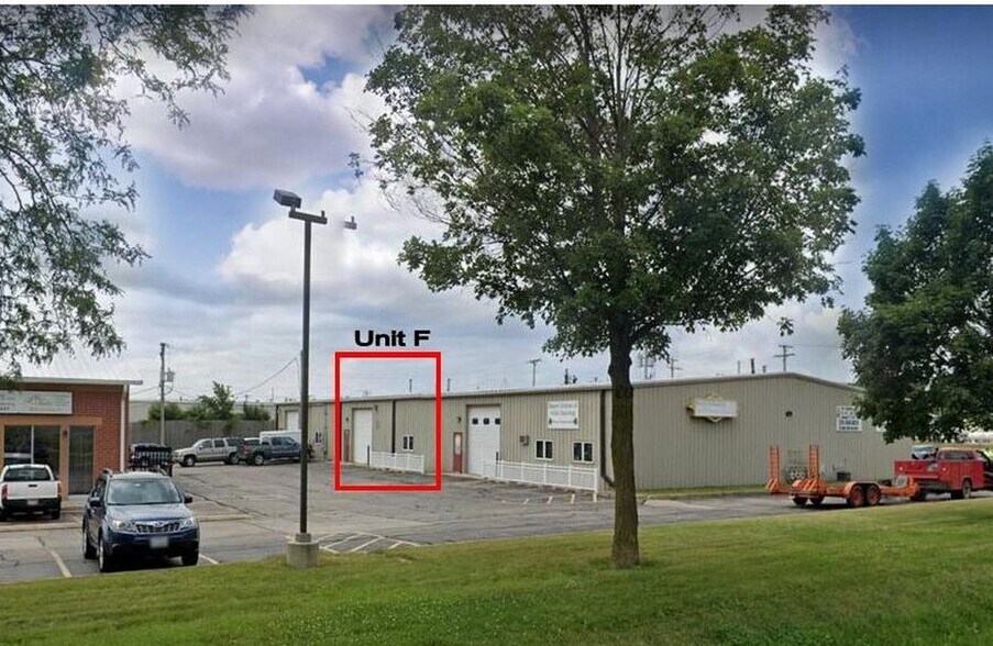 More Photos Of 211 E Higgins Rd, Gilberts Manufacturing For Lease