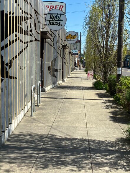 More Photos Of 2709-2719 NE Sandy Blvd, Portland Storefront For Lease