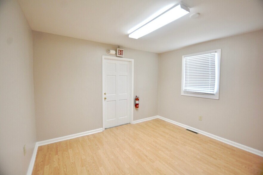 More Photos Of 1752 Jessamine Rd, Charleston Coworking Space