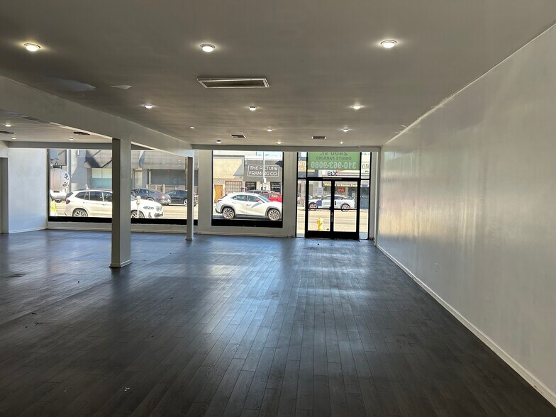 More Photos Of 337-355 N La Cienega Blvd, Los Angeles Storefront For Lease