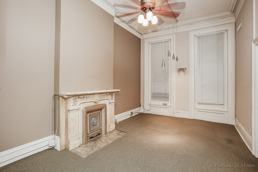 More Photos Of 16 W Ontario St, Chicago Storefront Retail Office For Lease