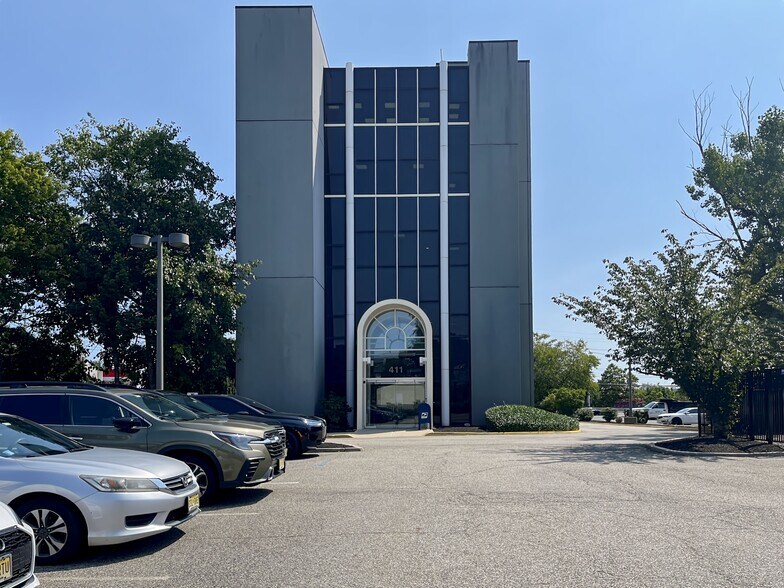 More Photos Of 411 State Route 17, Hasbrouck Heights Coworking Space