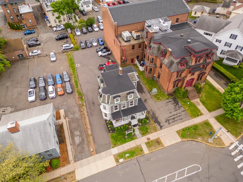 More Photos Of 27 Pleasant St, Middletown Office For Sale