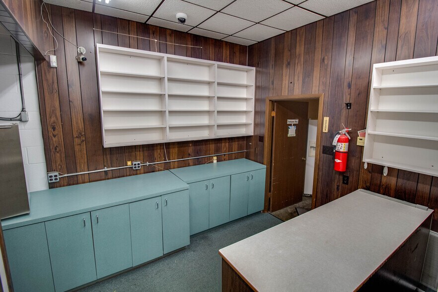 More Photos Of 219 N Main St, Marissa Specialty For Sale