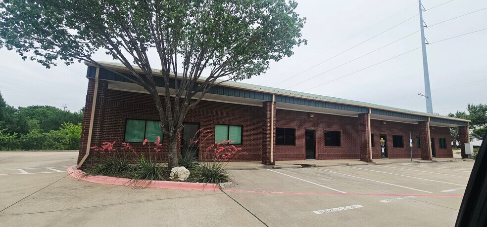 More Photos Of 519 Bennett Ln, Lewisville Flex For Sale