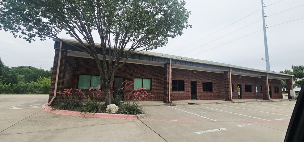 More Photos Of 519 Bennett Ln, Lewisville Flex For Sale