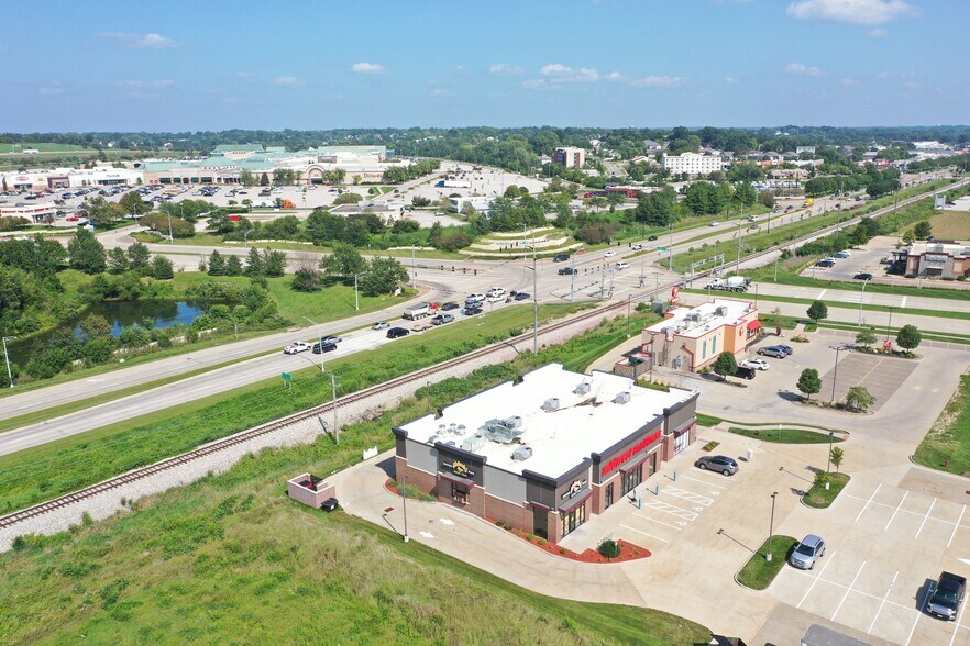 More Photos Of 746 Coral Ridge Ave, Coralville General Retail For Sale