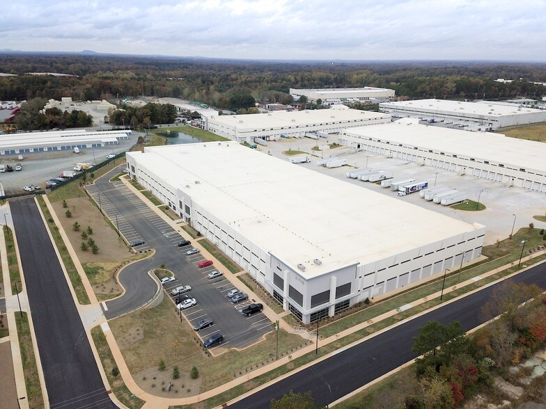 More Photos Of 7224 Statesville Rd, Charlotte Unknown For Lease