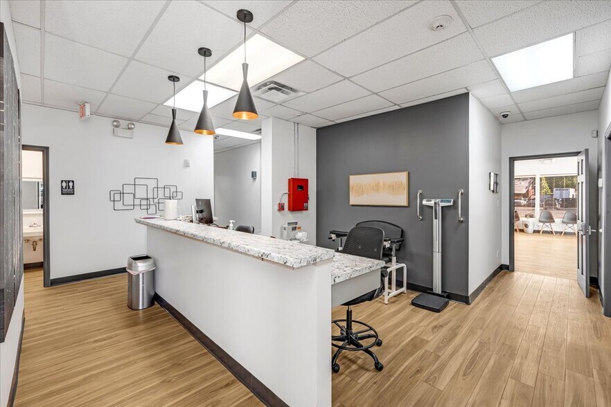 More Photos Of 421 N Broadway, Portland Medical For Sale