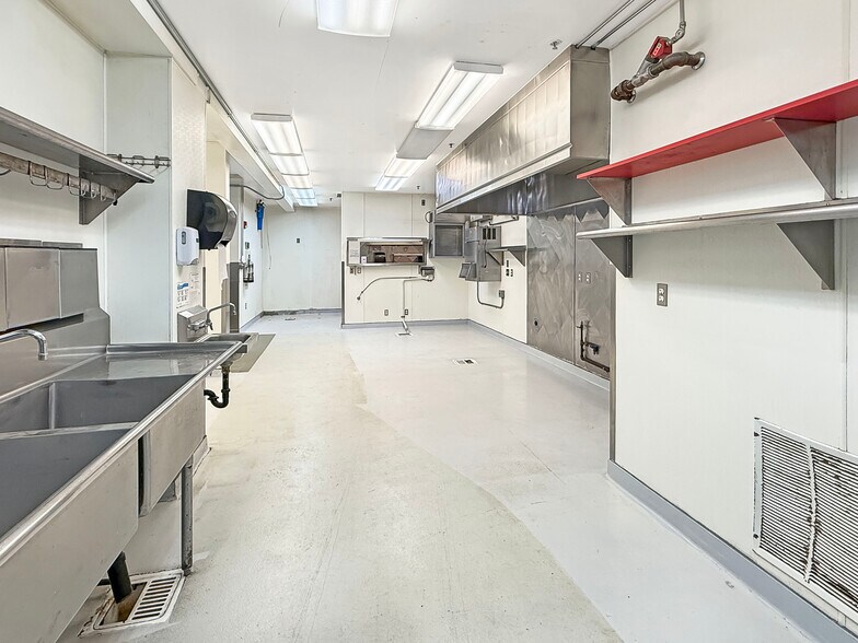 More Photos Of 594 NE Bellevue Ct, Bend Restaurant For Sale