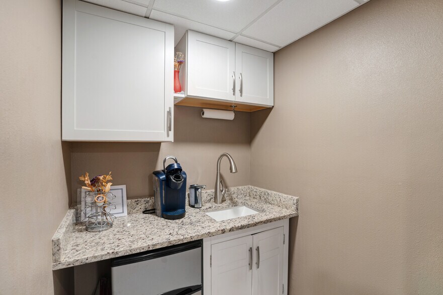 More Photos Of 2831 Ringling Blvd, Sarasota Office For Sale