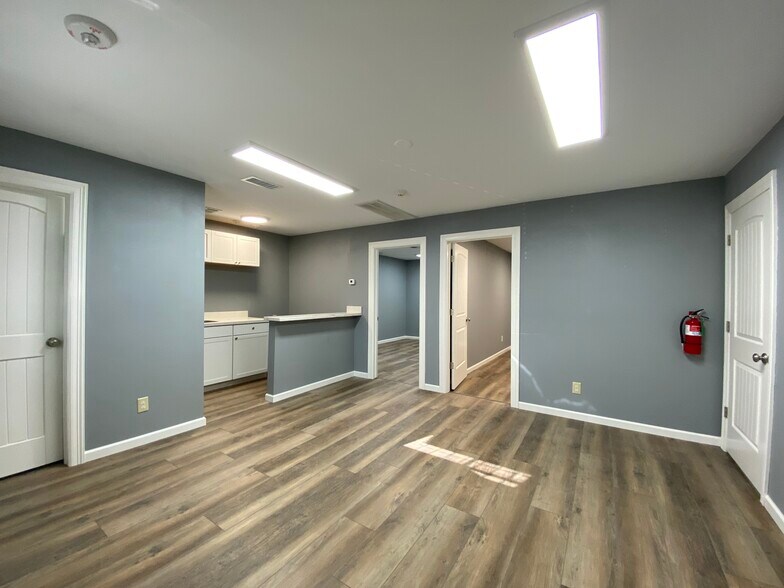 More Photos Of 1930 W Cardinal Dr, Beaumont Warehouse For Lease