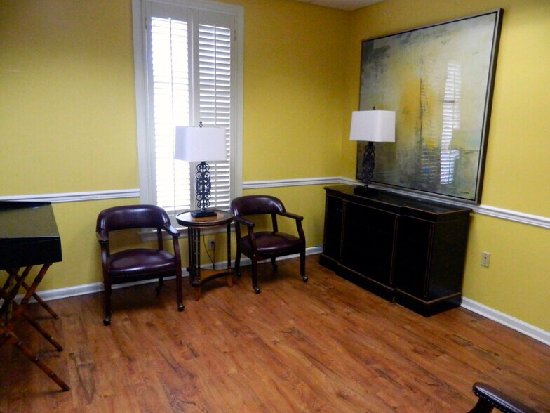 More Photos Of 316 St Lukes Dr, Montgomery Medical For Sale
